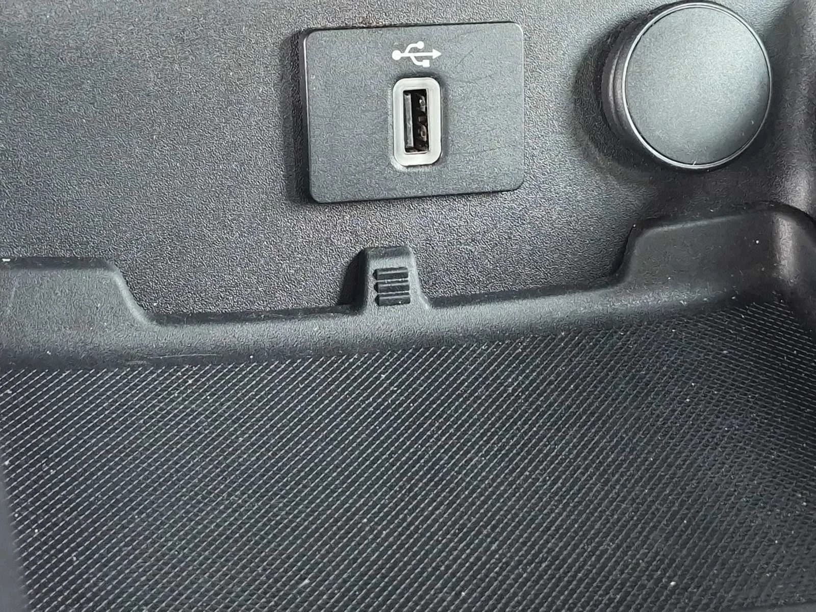 Used 2018 Blue Metallic Ford SE image 29