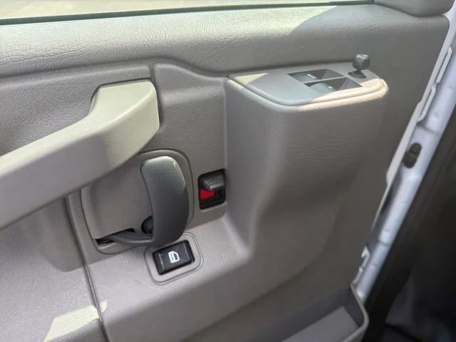 Used 2025 Summit White Chevrolet WT image 13
