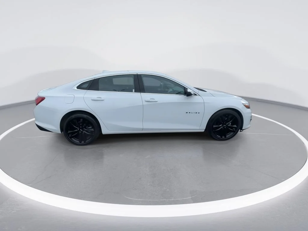 Used 2024 White Chevrolet LT image 9