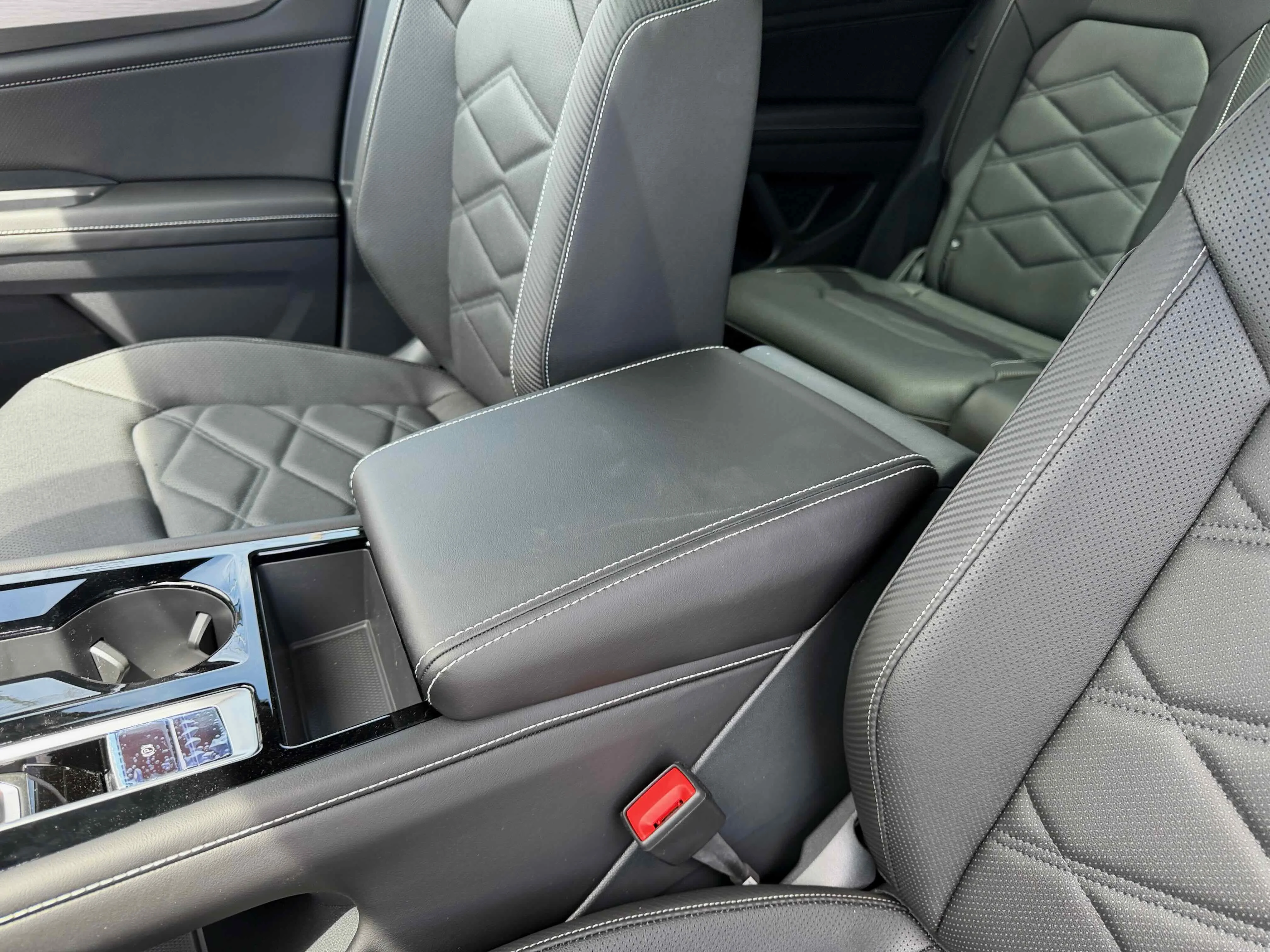 New 2026 Silver Mist Volkswagen 2.0T SE w/Technology image 25