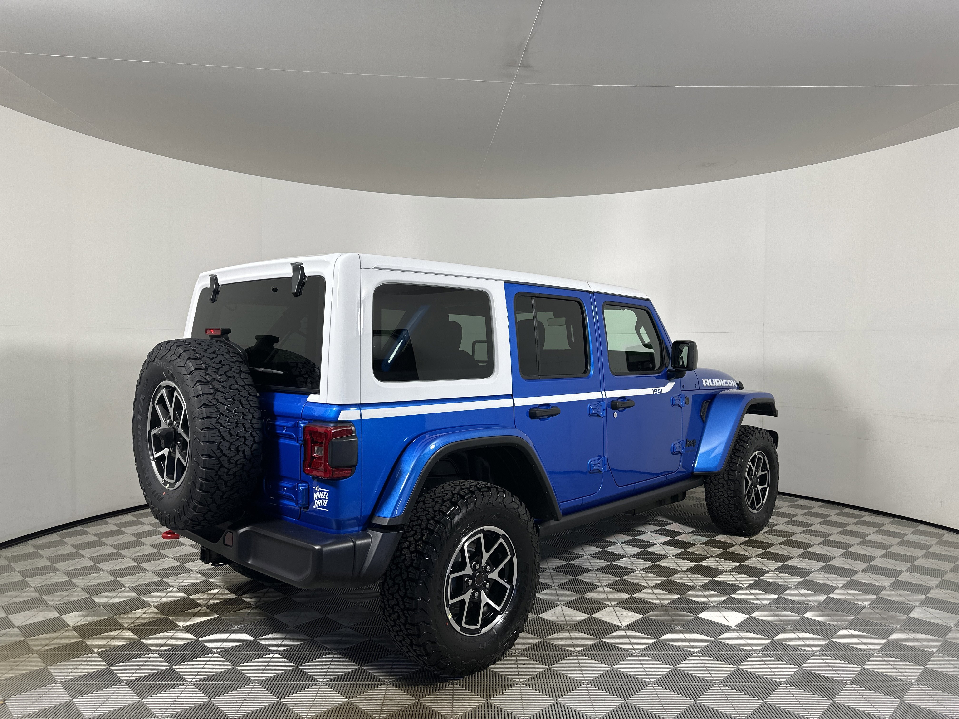 New 2026 Hydro Blue Pearl-Coat Exterior Paint Jeep Rubicon image 7