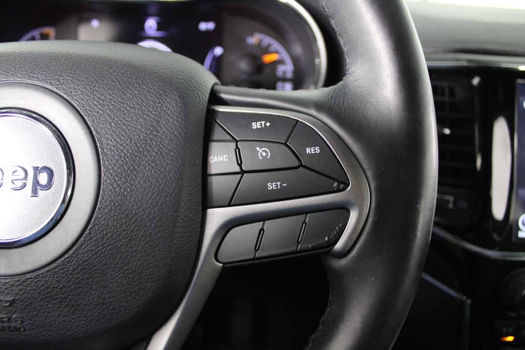 Used 2019 Silver Jeep Limited image 26