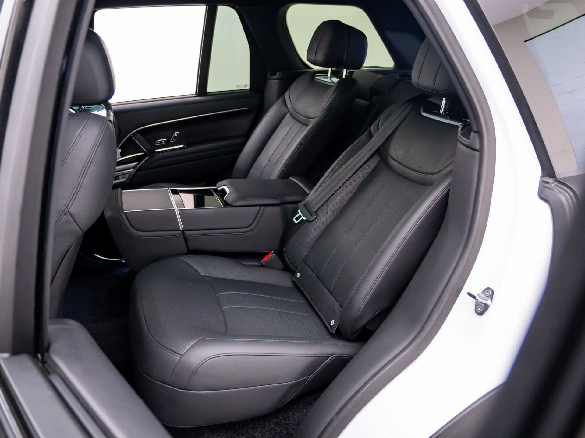 Used 2023  Land Rover Autobiography image 15