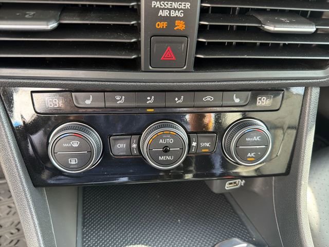 Used 2019  Volkswagen S image 20