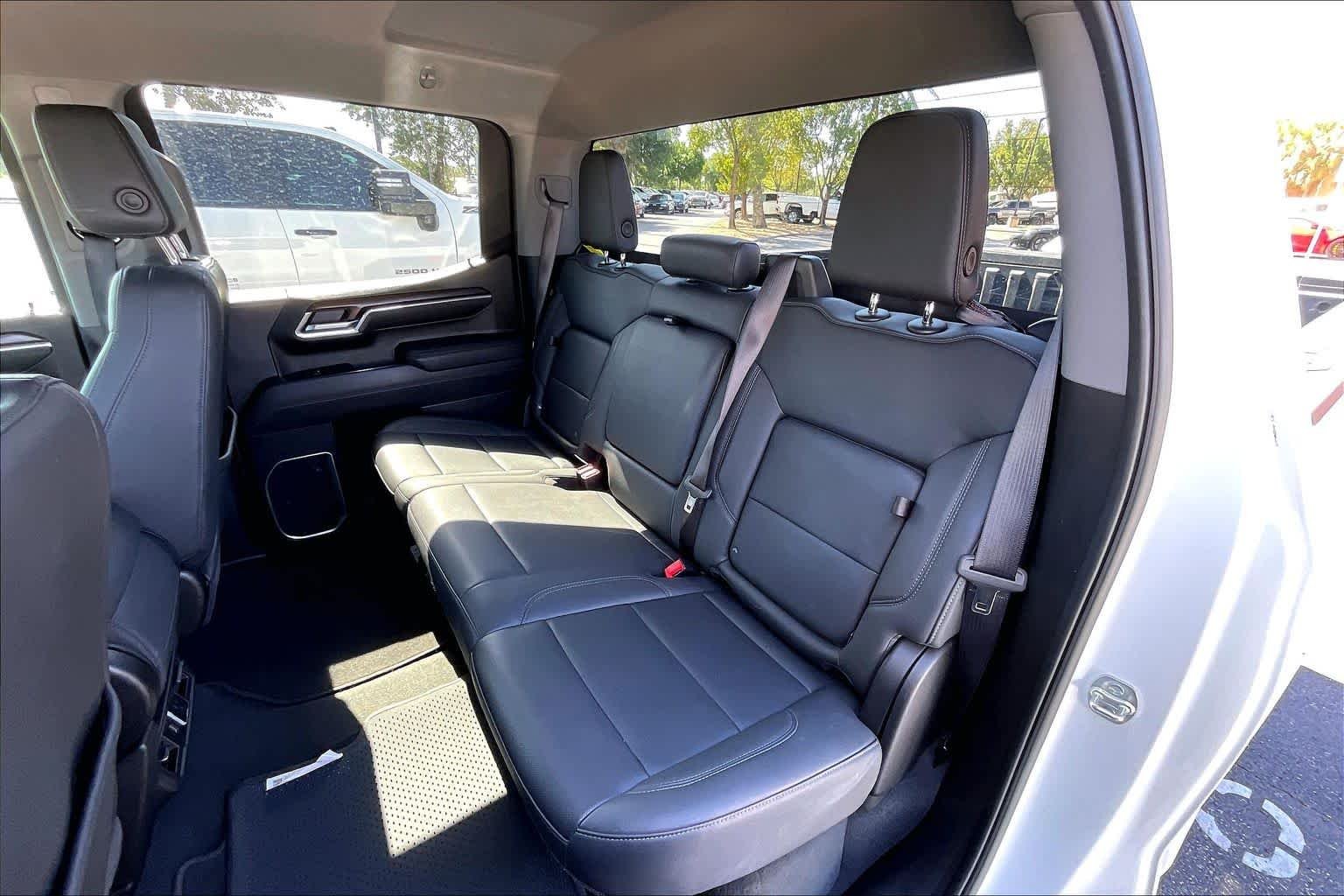 2025 GMC Sierra 1500 SLT - Photo 25