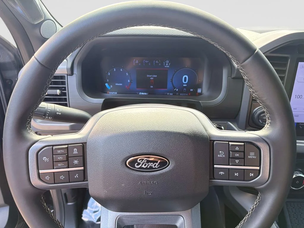 Used 2025 Agate Black Metallic Ford XLT image 27