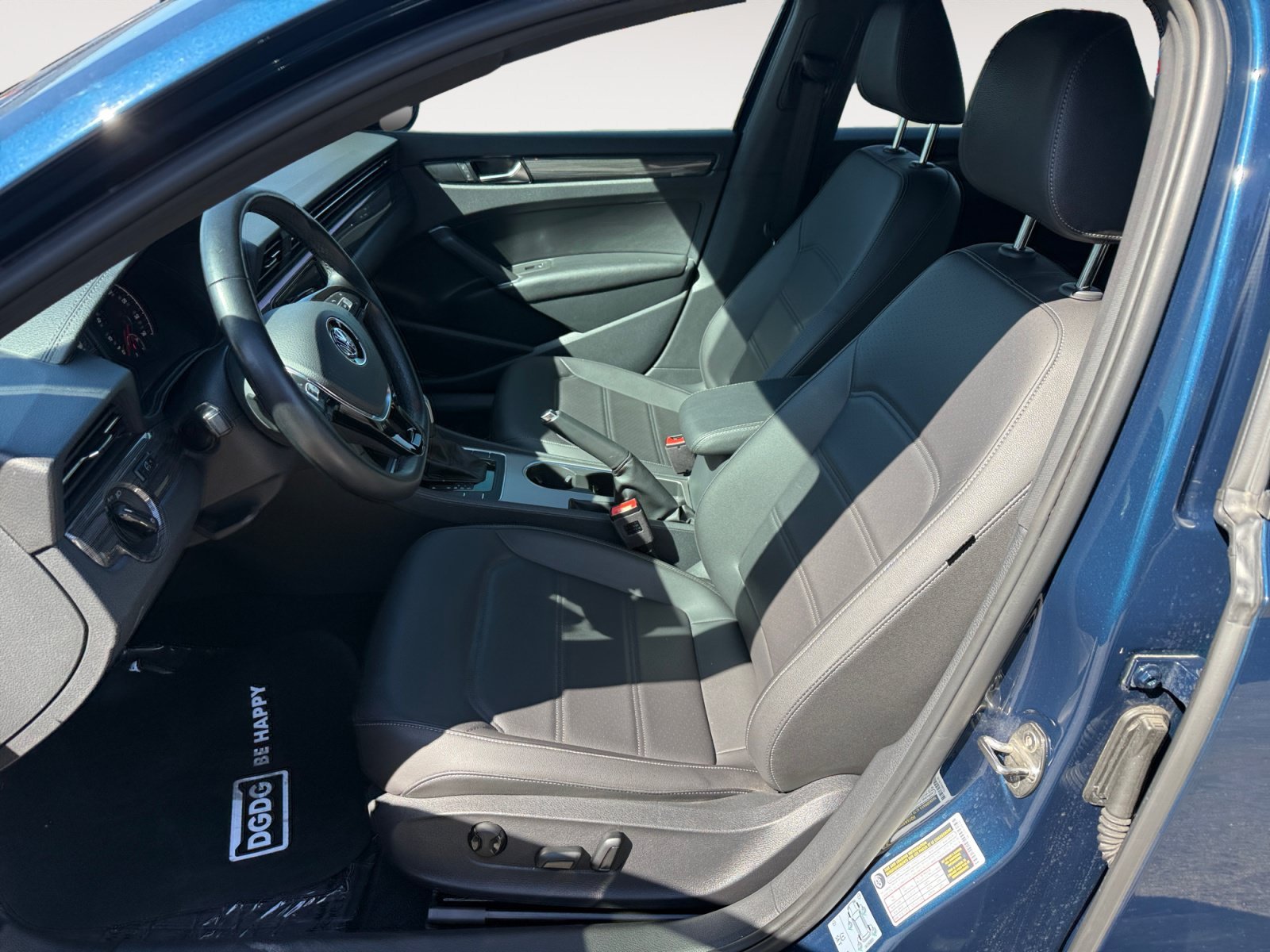 Used 2022 Blue Metallic Volkswagen 2.0T R-Line image 10