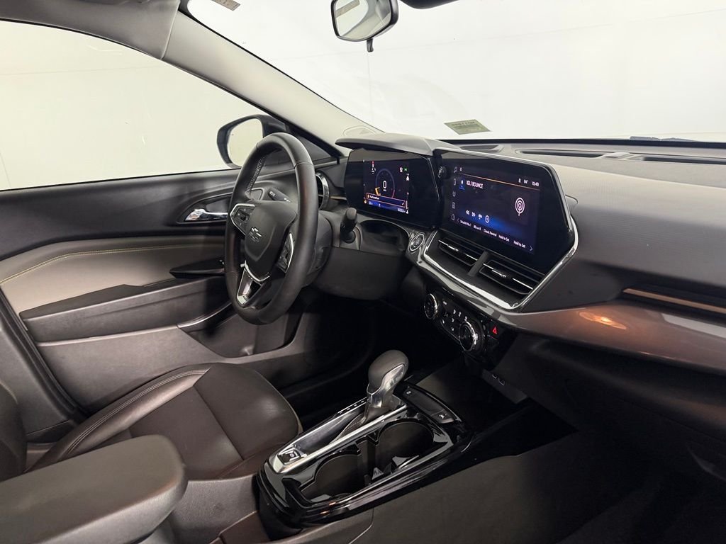Certified Used 2025 White Chevrolet ACTIV image 31