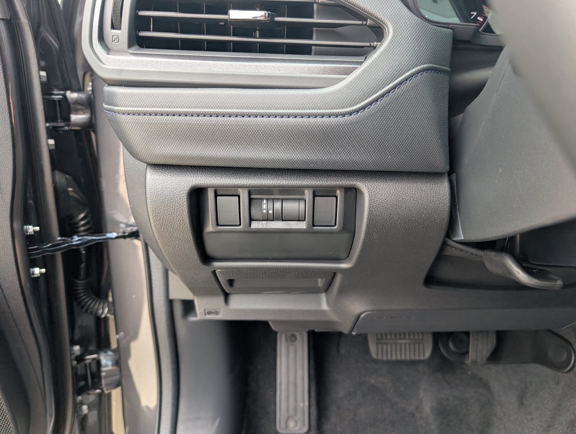 New 2026 MAGNETITE GRAY METALLIC Subaru Premium image 8