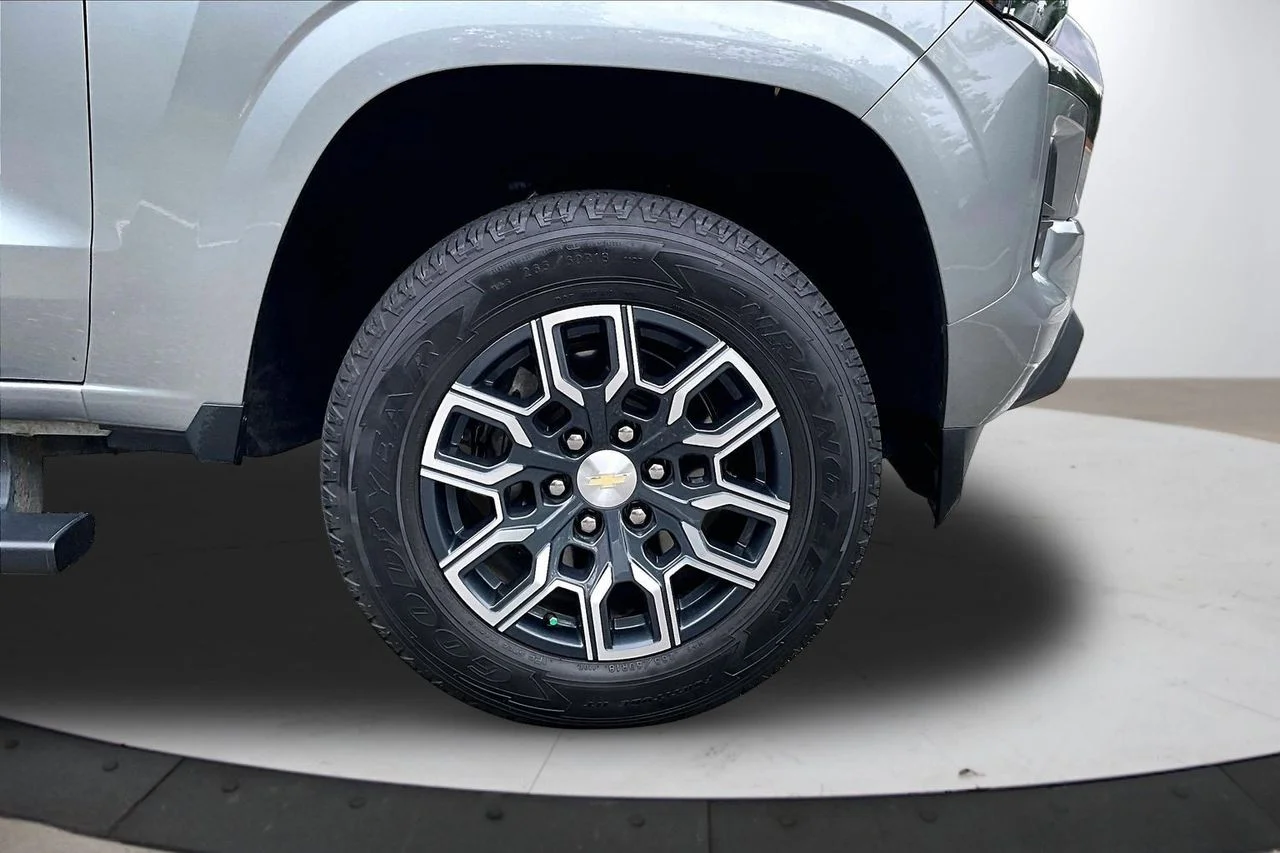 Used 2023 Gray Chevrolet LT image 34