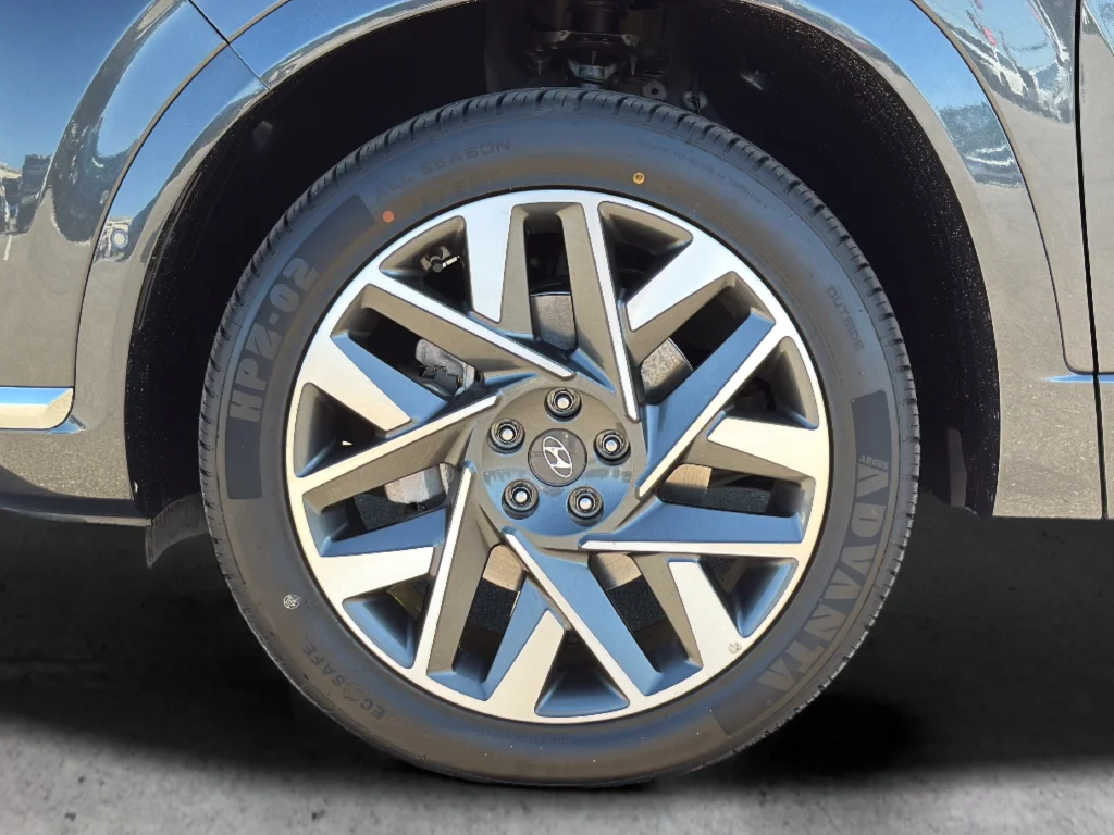 Used 2023 Gray Hyundai Calligraphy image 33