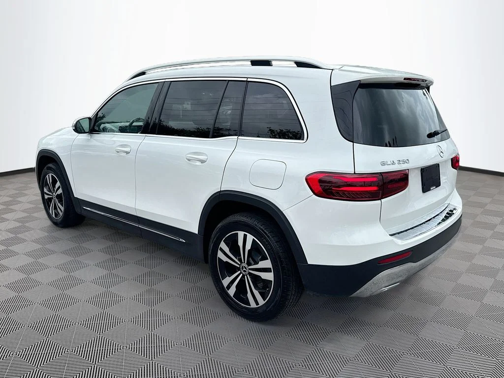 Used 2025  Mercedes-Benz GLB 250 image 8