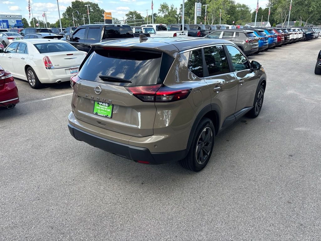 Certified Used 2025 Beige/tan Nissan SV image 5