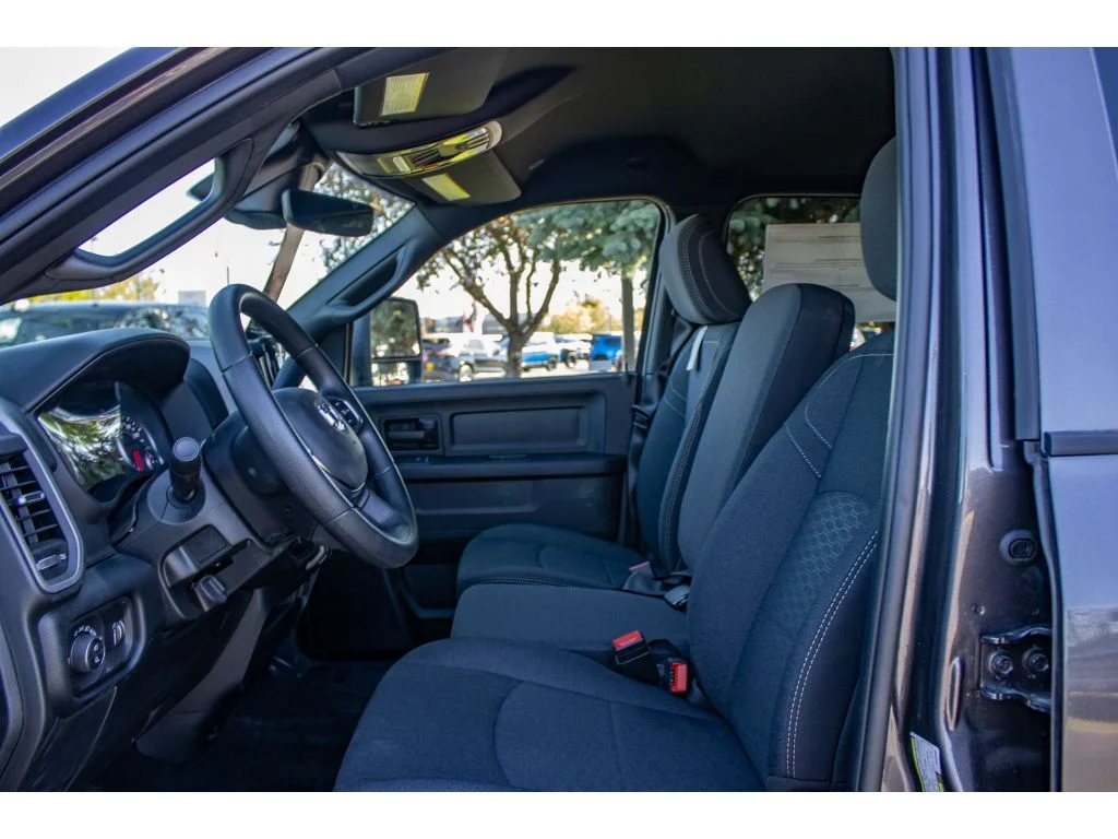 New 2026 Granite Crystal Metallic Clearcoat Ram Tradesman image 32