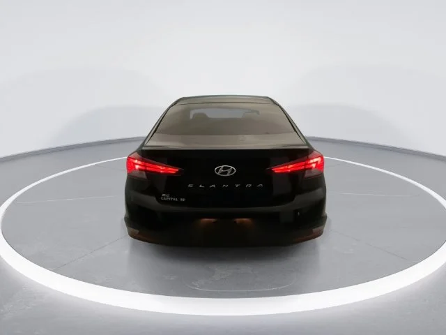 Used 2020 Black Hyundai SE image 5