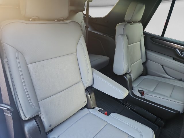Used 2025 Summit White GMC Elevation image 17
