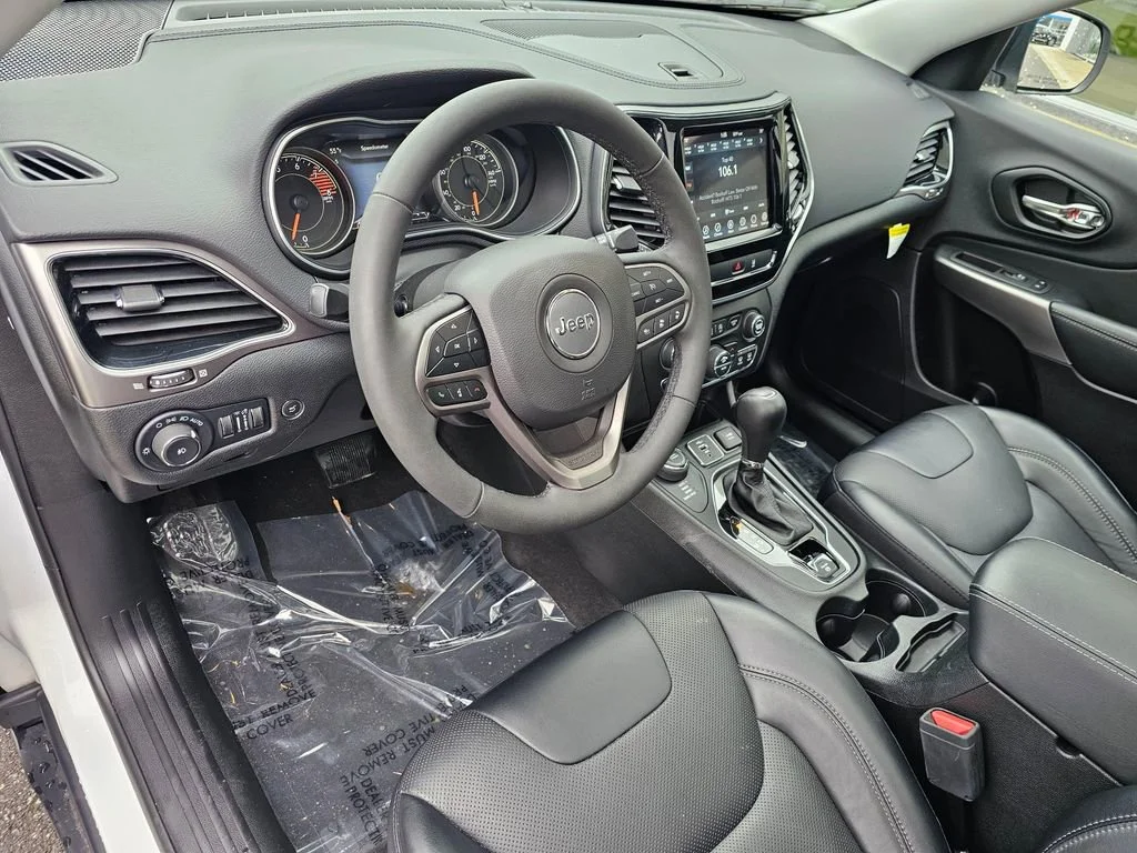 Used 2022  Jeep Limited image 19