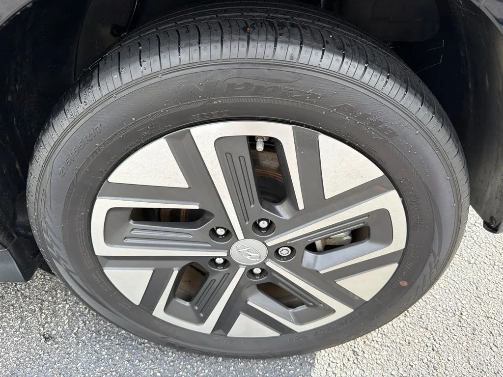 Used 2023 Black Hyundai Limited image 19