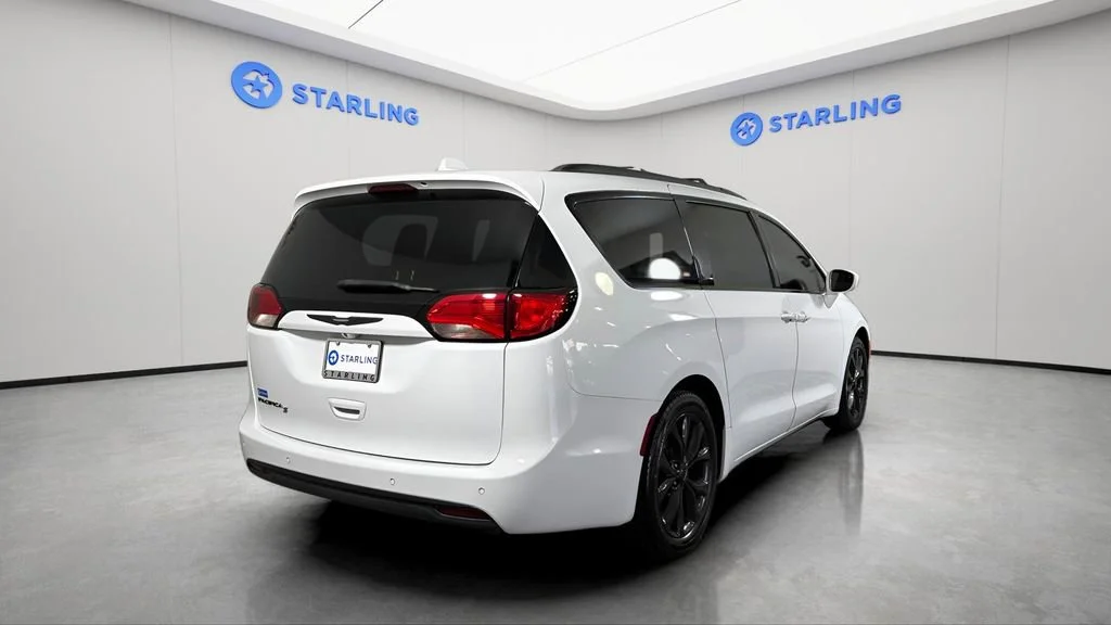 Used 2019 White Chrysler Touring Plus image 9