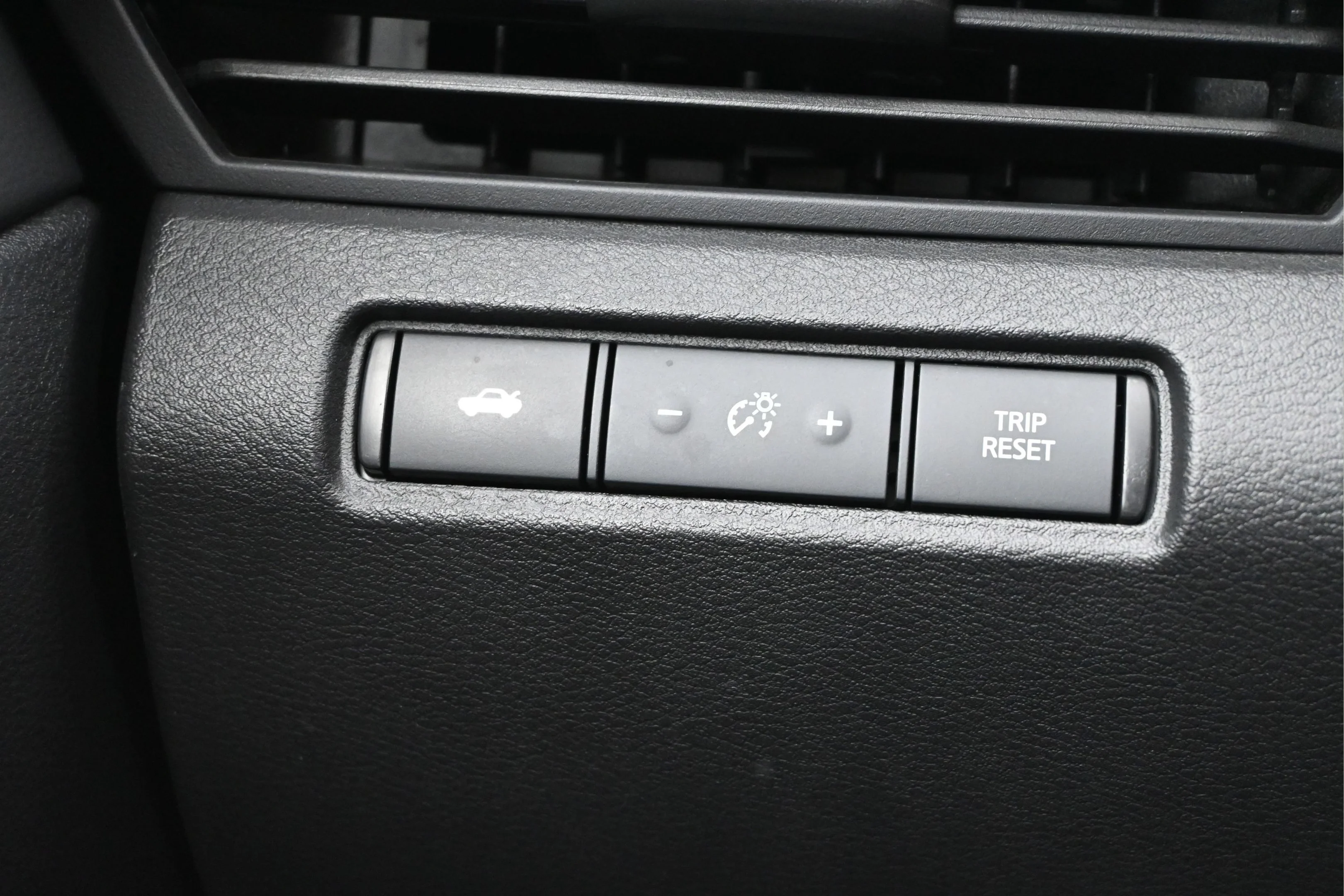 Used 2025 Glacier White Nissan SV image 14