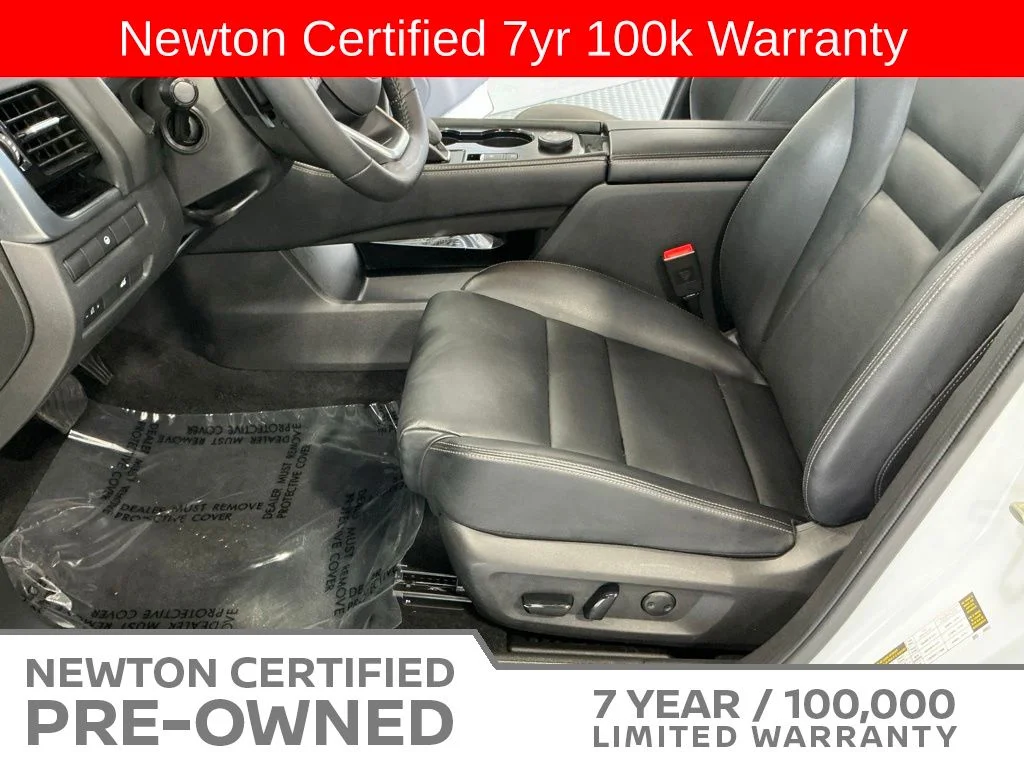 Certified Used 2023 Pearl White Tricoat/Super Black Nissan SL image 21