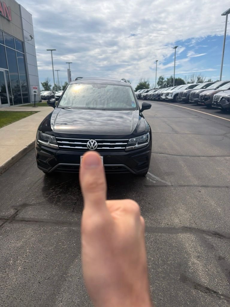 Used 2019 Black Metallic Volkswagen 2.0T SE image 2