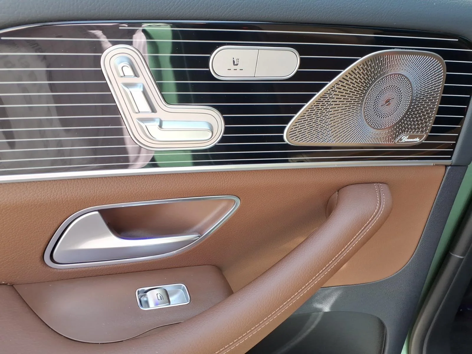 New 2026 MANUFAKTUR Ireland Mid Green Metallic Mercedes-Benz GLS 450 image 16