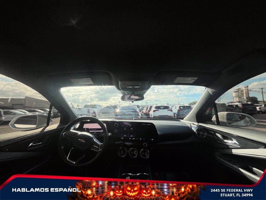 Used 2025 Summit White Chevrolet LT image 14