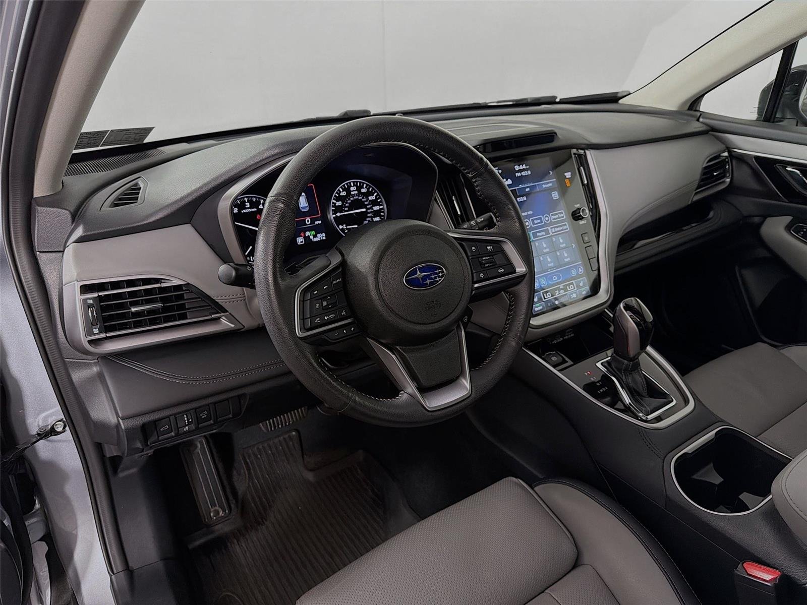 Used 2025 Ice Silver Metallic Subaru Limited image 16