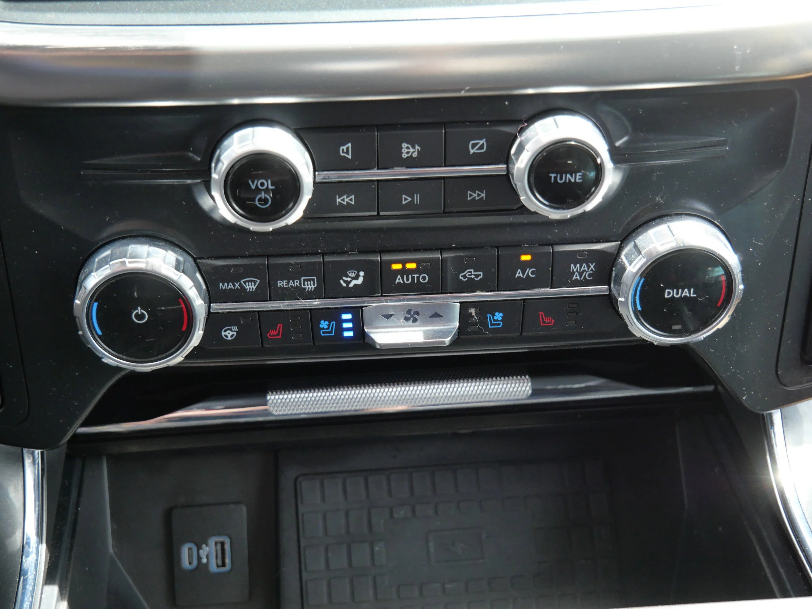 Certified Used 2022 Agate Black Metallic Ford LARIAT image 20