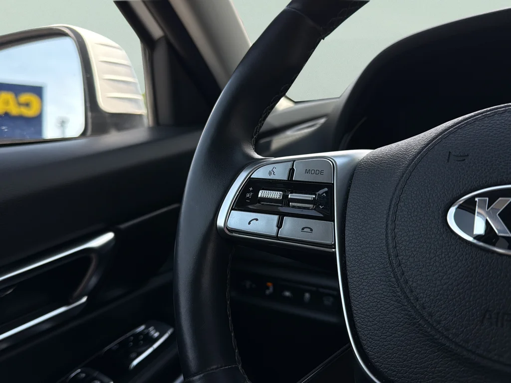 Used 2020 Snow White Pearl Kia EX image 17