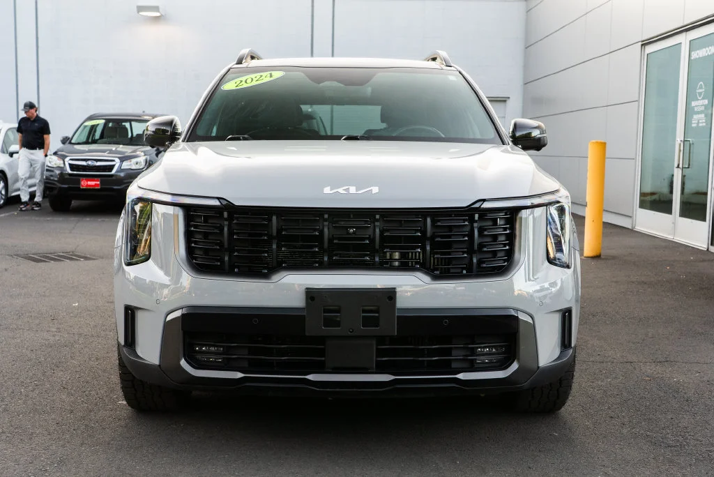 Used 2024 Gray Kia X-Pro SX Prestige image 2