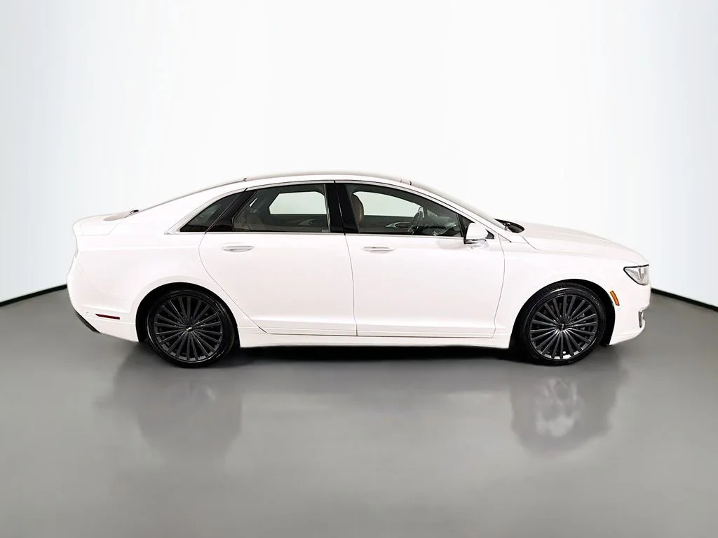 Used 2017 White Lincoln Reserve image 8