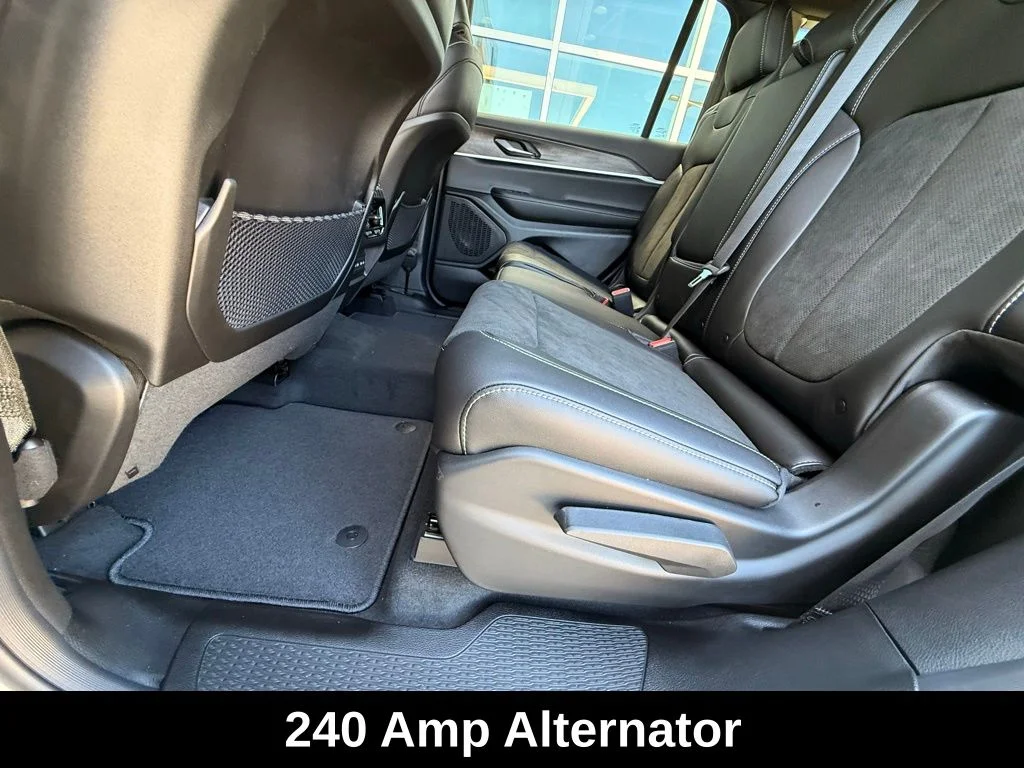 New 2026 Silver Zynith Exterior Paint Jeep Laredo Altitude image 28