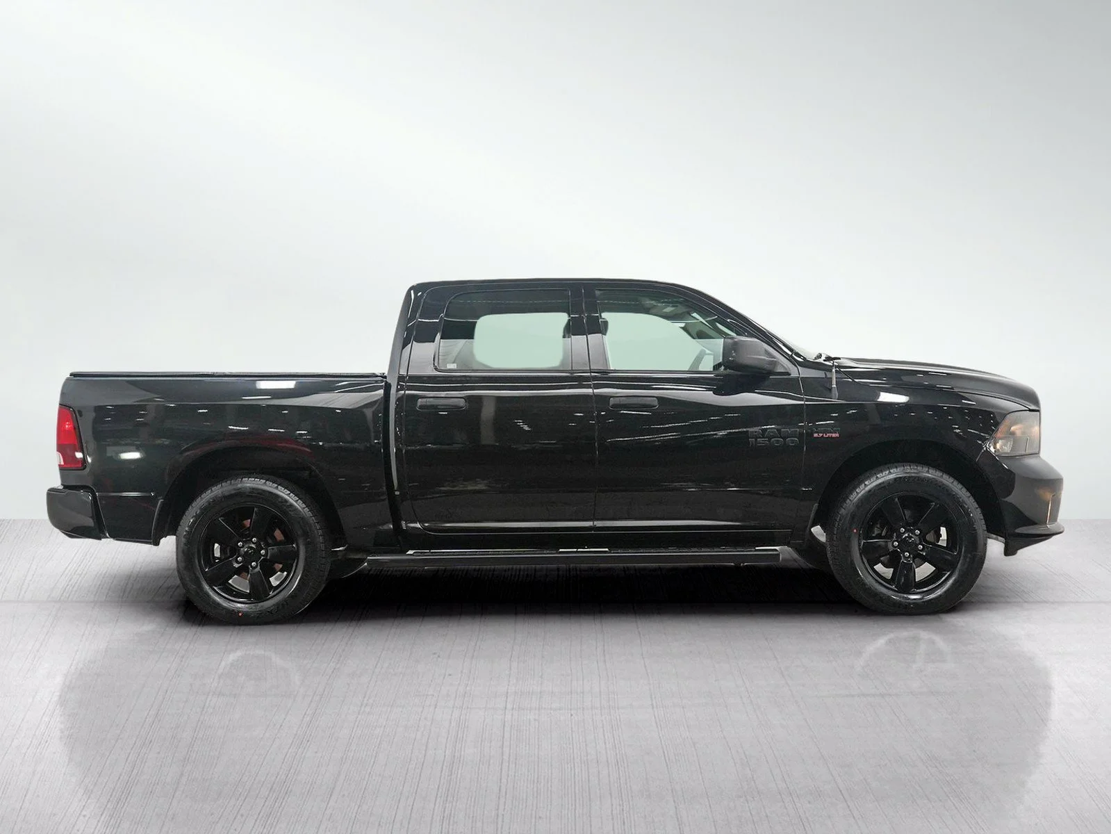 Used 2018 Brilliant Black Crystal Pearlcoat Ram Express image 7
