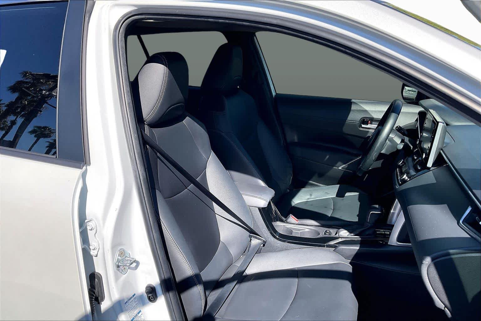 Used 2022 Wind Chill Pearl Toyota XLE image 8
