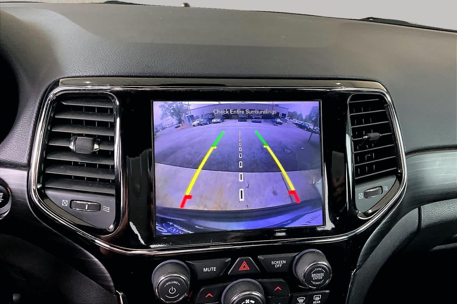Used 2020 Granite Crystal Metallic Clearcoat Jeep Altitude image 28