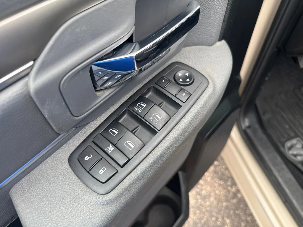 Used 2019 Beige Ram Warlock image 11