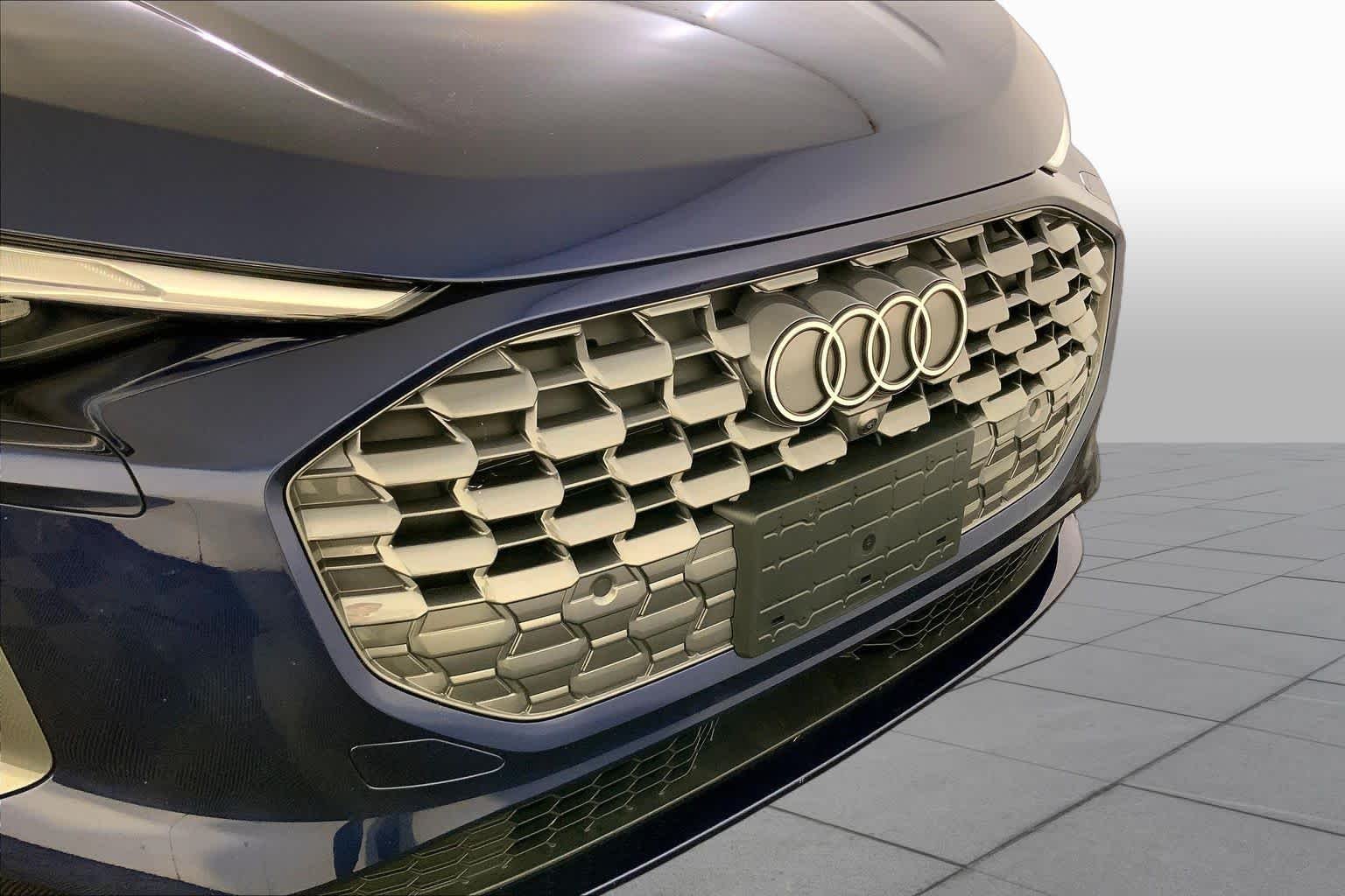 Used 2025 Navarra Blue Metallic Audi Premium image 32