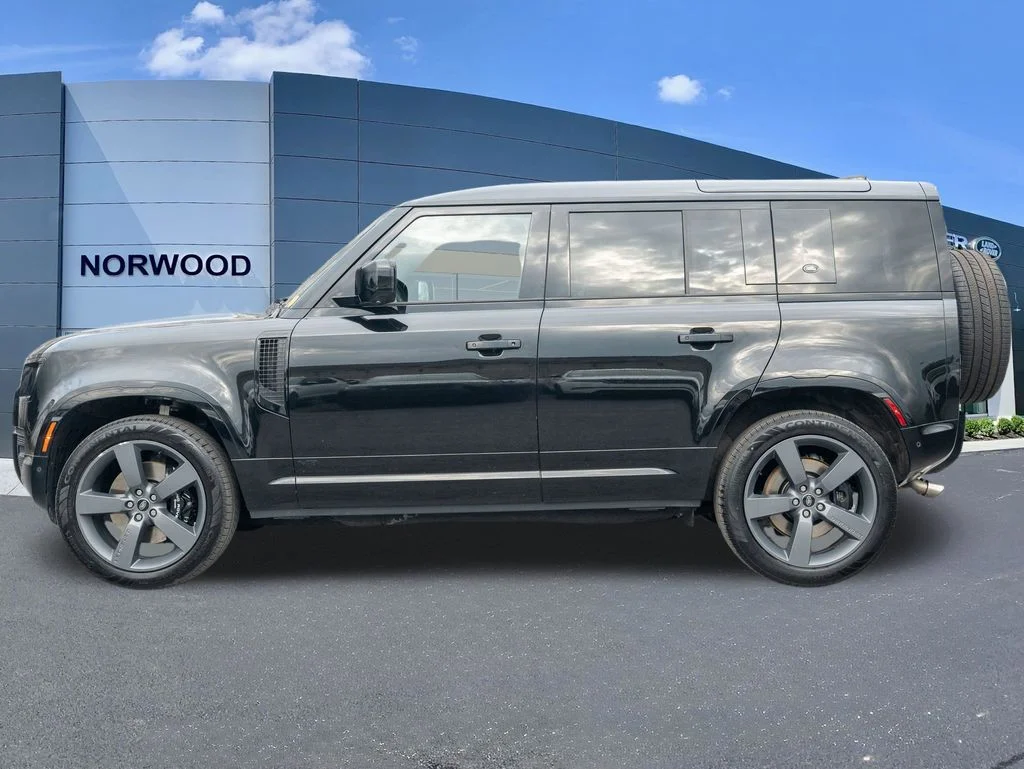 Certified Used 2023 Black Land Rover V8 image 7