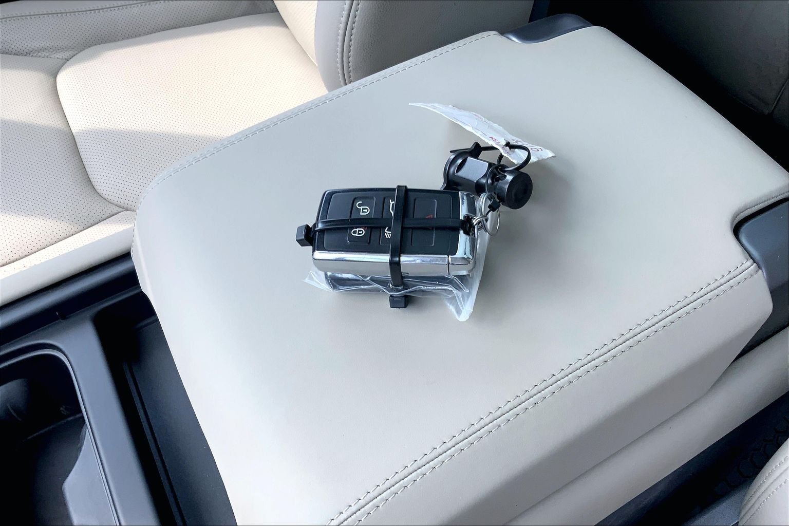 Used 2024 Fuji White Land Rover S image 13