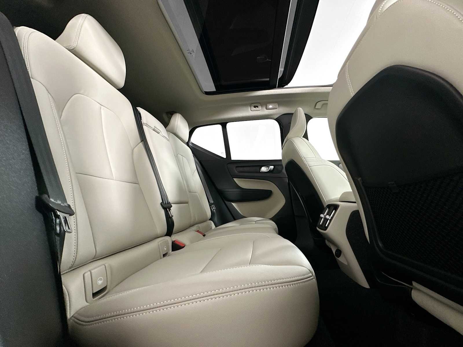 Certified Used 2025 Vapour Grey Volvo Ultra image 25