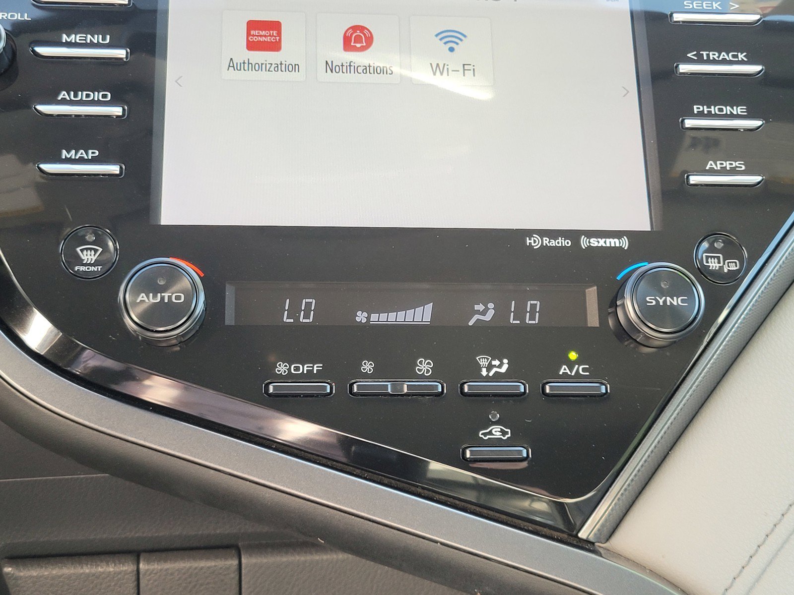 Used 2020 WIND CHILL PEARL Toyota XSE image 21