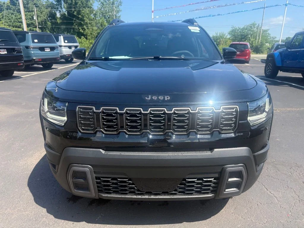 New 2026 Diamond Black Crystal Pearl-Coat Exterior Paint Jeep  image 9
