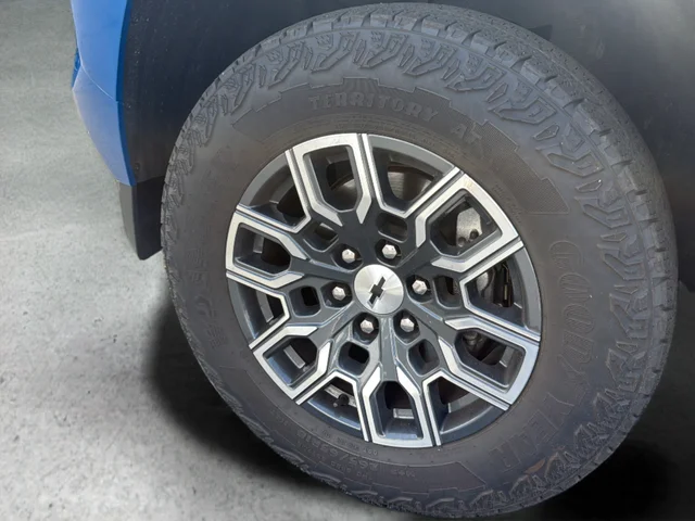 Used 2023 Blue Chevrolet Z71 image 30