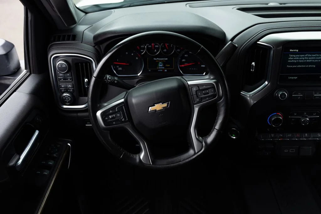 Used 2021 White Chevrolet LT image 11