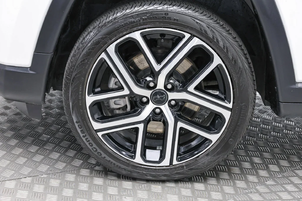 Certified Used 2025 White Jeep Limited image 30