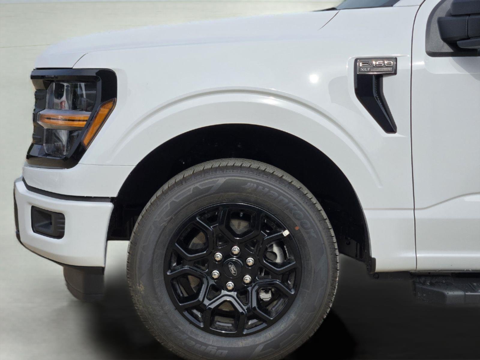 New 2026 Oxford White Ford XLT image 6