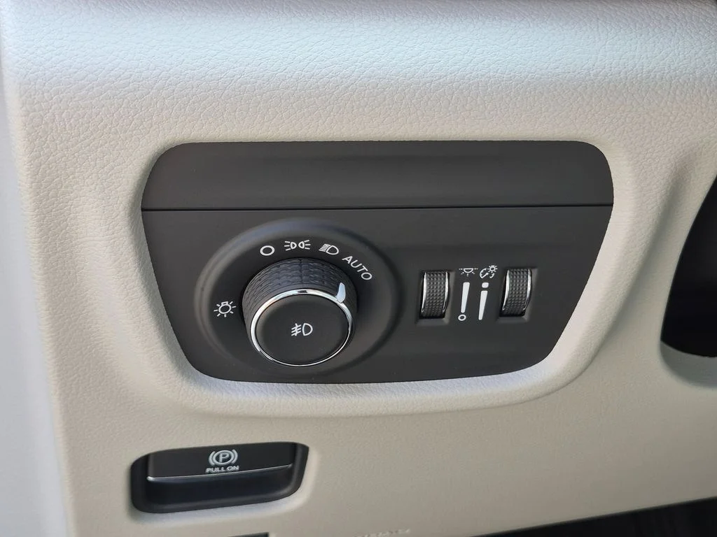 Used 2022 Gray Jeep Overland image 17