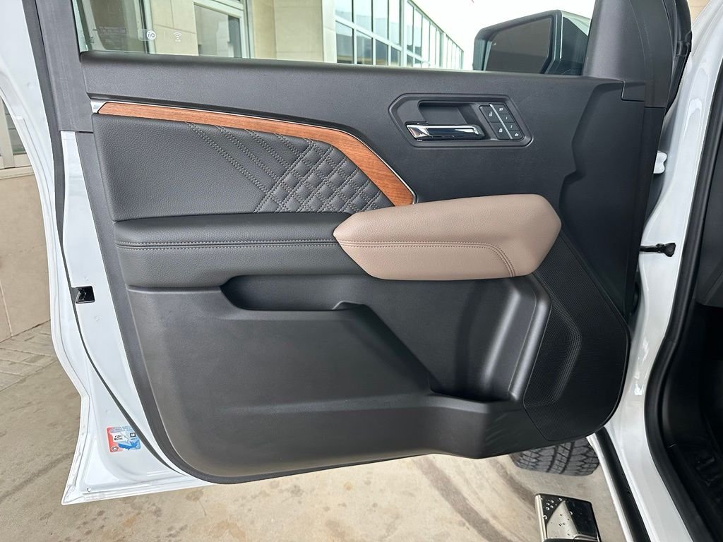 Used 2023 White GMC Denali image 11